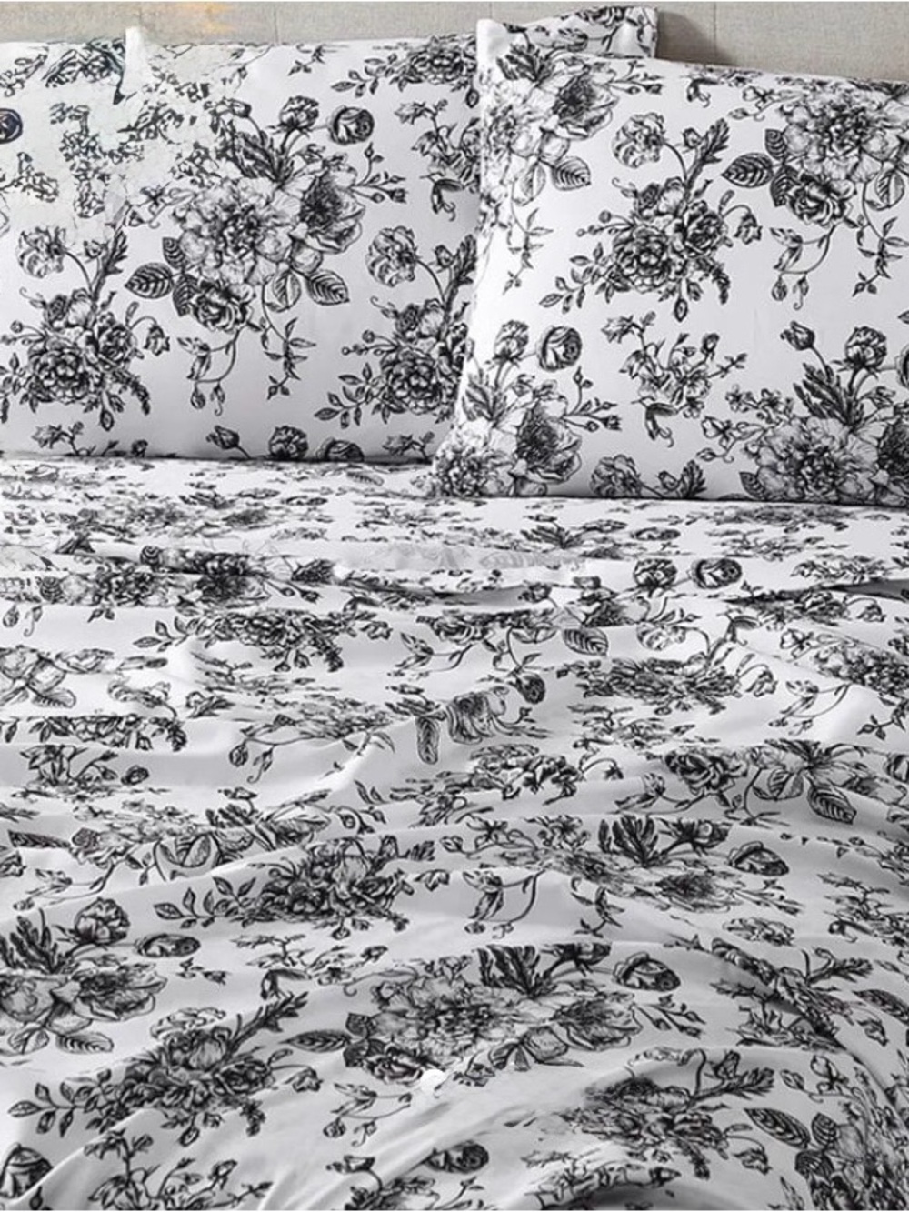 FLORAL TOILE Queen/Full Duvet Cover 2 cases.